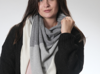 Kolmiohuivi RAITA harmaa