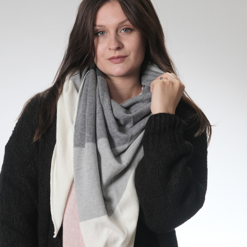 Kolmiohuivi RAITA harmaa